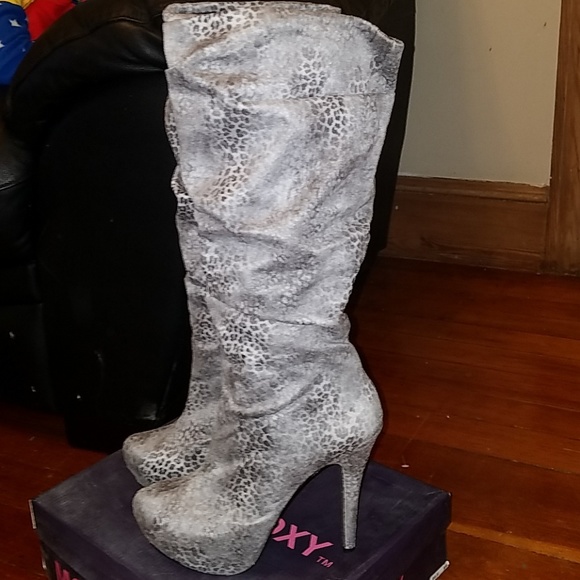 Mojo Moxy Shoes - Snake Skin Boots